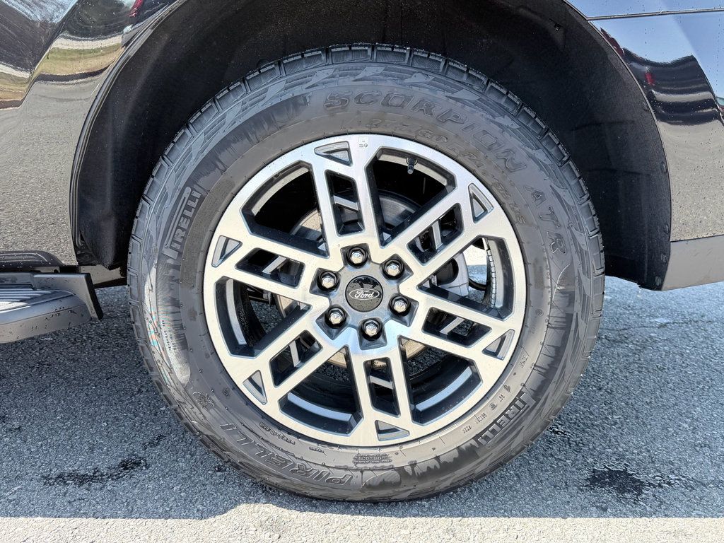 Used 2025 Ford Expedition Active AWD/4WD image 38