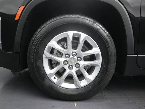 Used 2023 Chevrolet Traverse LS FWD image 10