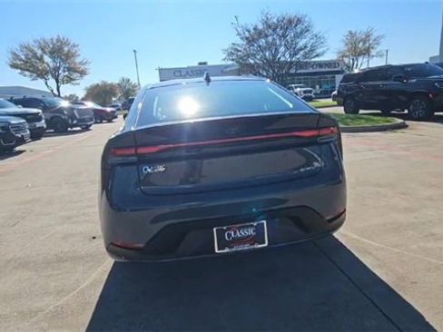 Used 2025 Toyota Prius LE image 7