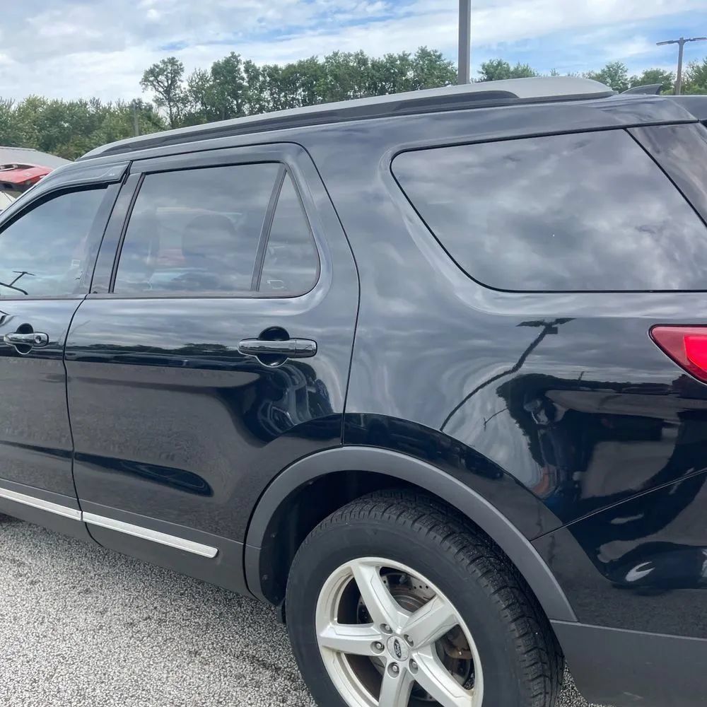 Used 2017 Ford Explorer XLT w/ Equipment Group 202A AWD/4WD image 6