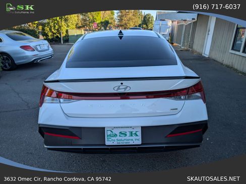Used 2025 Hyundai Elantra SEL FWD image 6