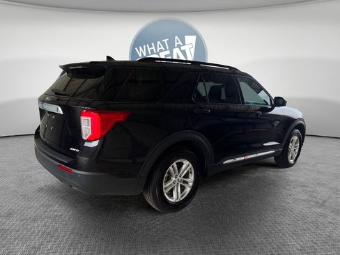Used 2023 Ford Explorer XLT AWD/4WD image 3