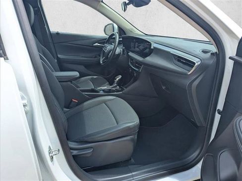 Used 2025 Buick Encore GX Preferred FWD image 15