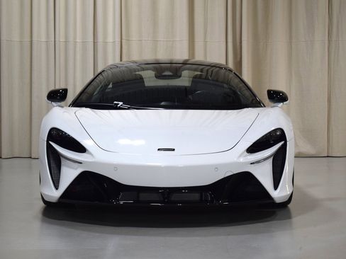 Used 2023 McLaren Artura image 9
