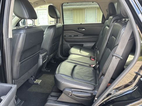 Used 2023 Nissan Pathfinder SL AWD/4WD image 31