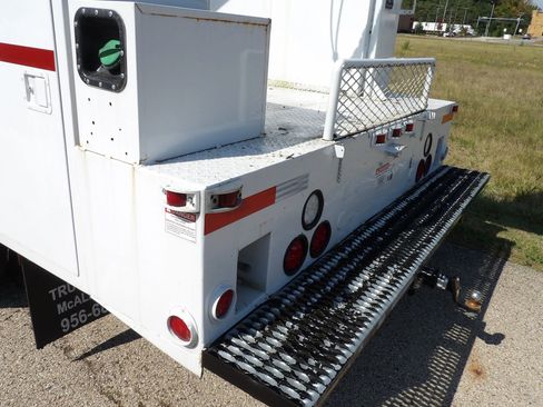 Used 2007 Ford F550 2WD Regular Cab Super Duty image 16