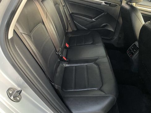 Used 2018 Volkswagen Passat 2.0T SE image 19