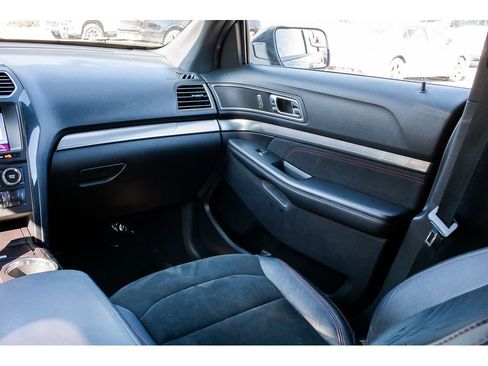 Used 2018 Ford Explorer XLT w/ Equipment Group 202A image 16