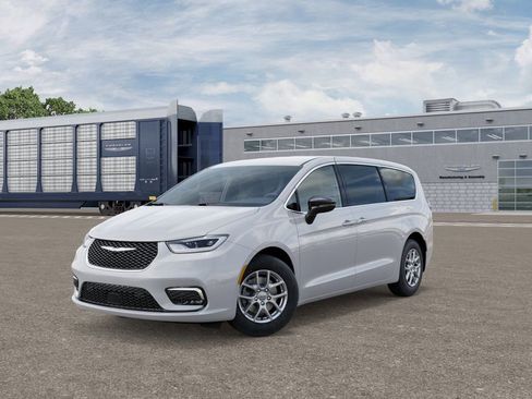 Used 2026 Chrysler Pacifica Select FWD image 1