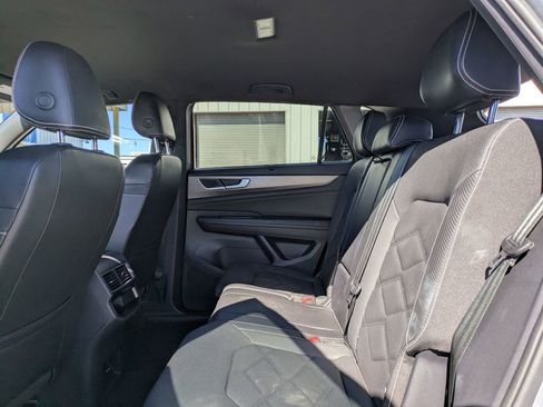 Used 2024 Volkswagen Atlas Cross Sport SE image 26