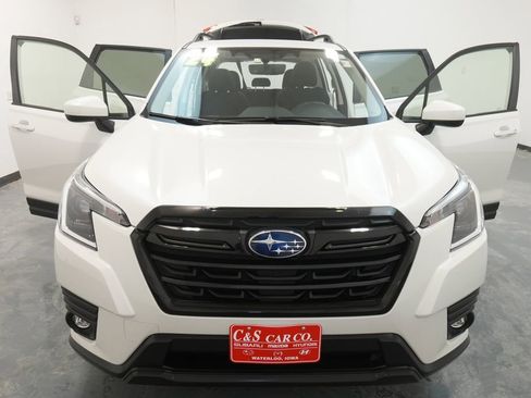 Used 2024 Subaru Forester Premium image 31