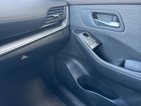 Used 2023 Nissan Rogue SV FWD image 18