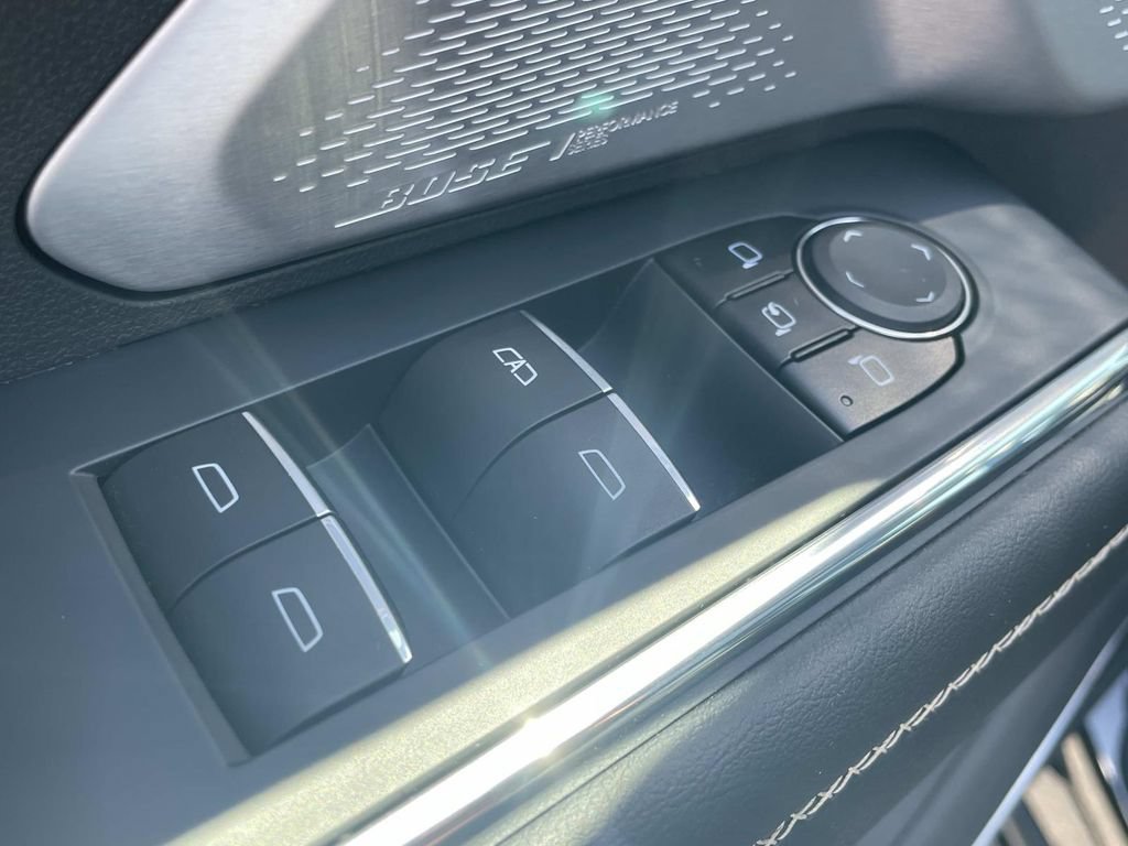 Used 2024 GMC Acadia Denali w/ Super Cruise Package FWD image 18