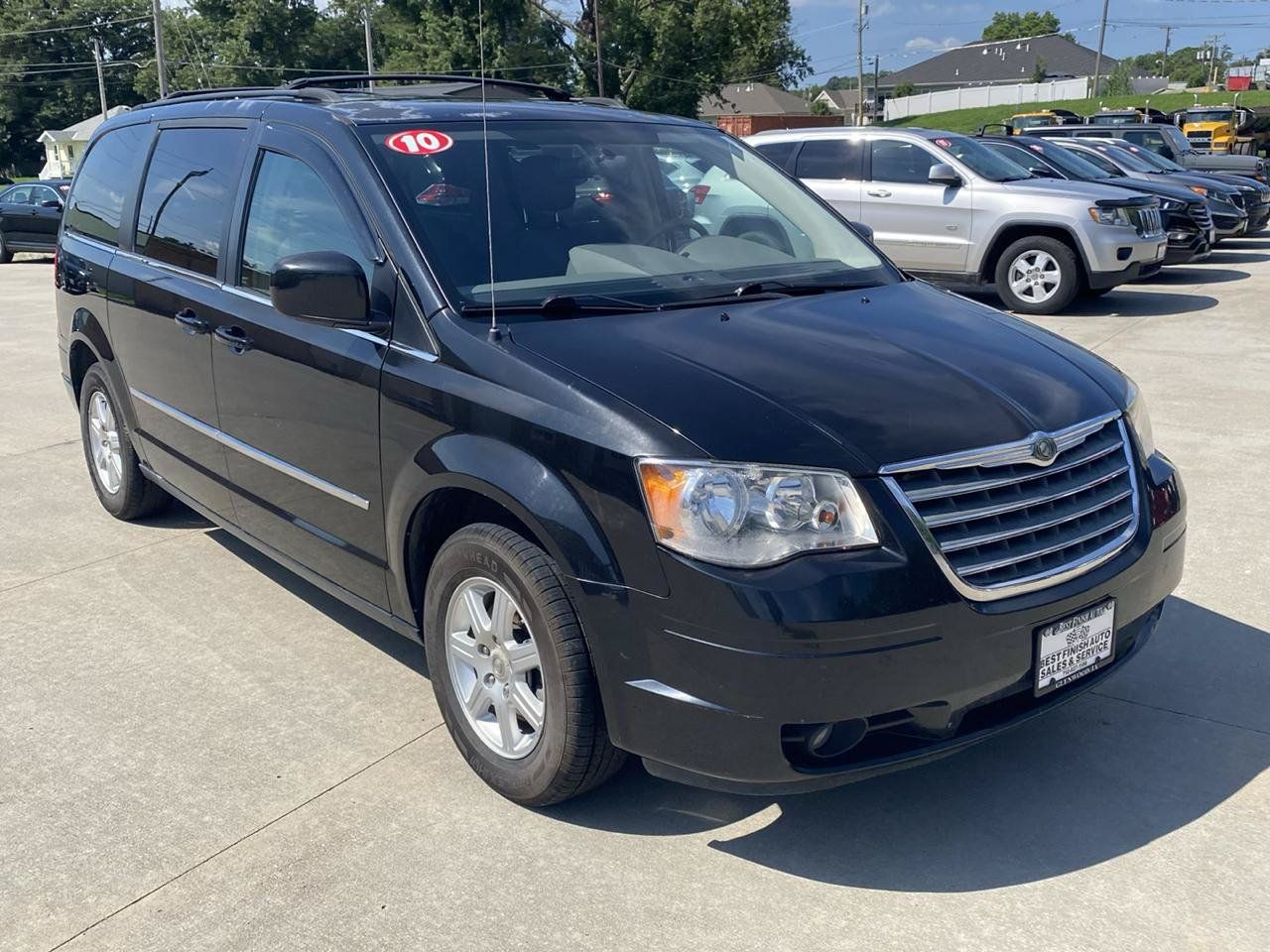 Used 2010 Chrysler Town & Country Touring w/ Family Value Group FWD image 4