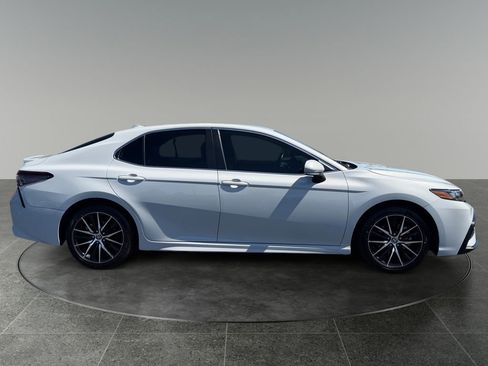 Used 2023 Toyota Camry SE w/ Cold Weather Package FWD image 11