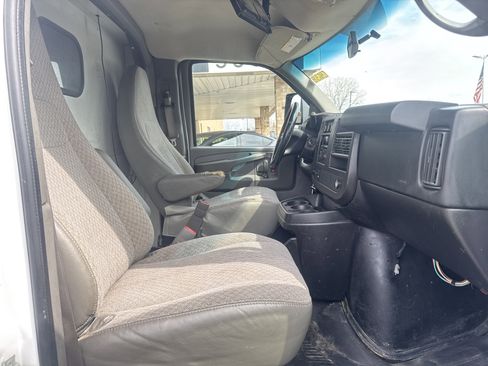 Used 2013 GMC Savana 3500 image 24