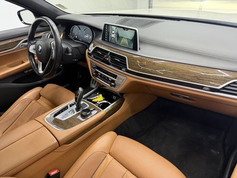 Used 2018 BMW 750Li xDrive AWD/4WD image 23