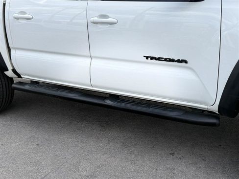 Used 2021 Toyota Tacoma TRD Off-Road w/ TRD Premium Off Road Package AWD/4WD image 10