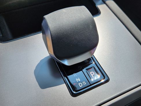 Certified 2025 Land Rover Discovery Sport S image 22