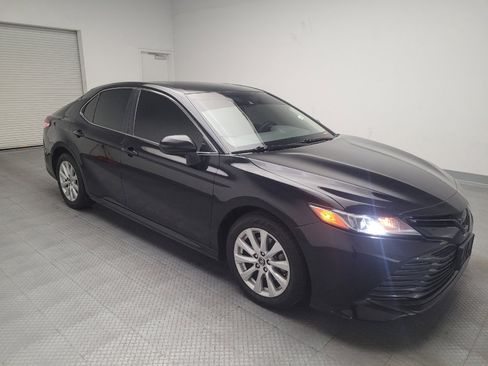 Used 2018 Toyota Camry LE image 13