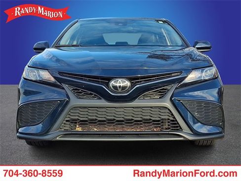 Used 2021 Toyota Camry SE image 2