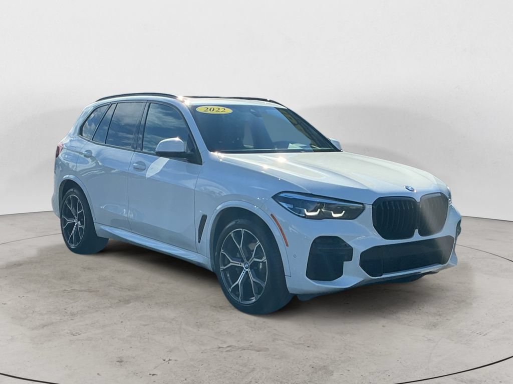 Used 2022 BMW X5 xDrive40i w/ M Sport Package AWD/4WD image 3