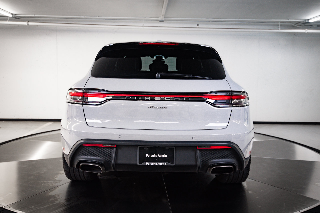 Certified 2025 Porsche Macan AWD/4WD image 6