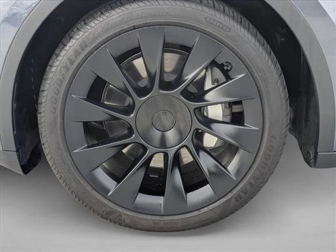 Used 2023 Tesla Model Y Long Range image 25