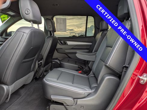 Used 2025 Buick Enclave Sport Touring w/ Power Package FWD image 18