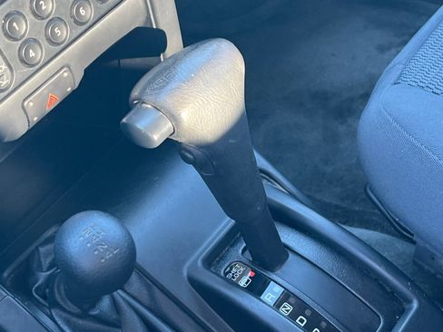 Used 2002 Nissan Frontier XE image 16