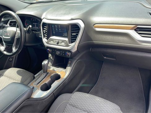 Used 2018 GMC Acadia SLE image 39