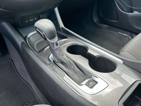 Used 2022 Chevrolet Malibu LT FWD image 15