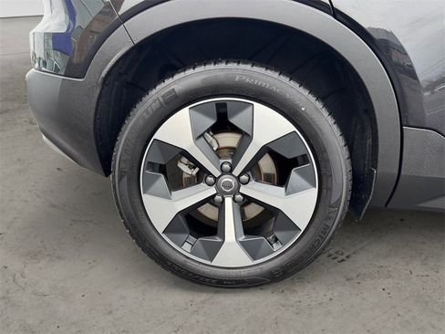 Certified 2025 Volvo XC40 B5 Core image 7