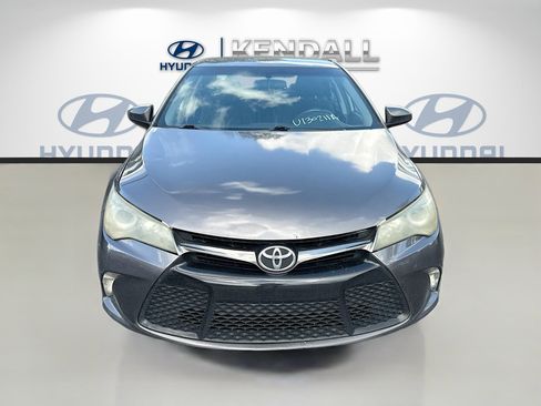 Used 2017 Toyota Camry SE image 2