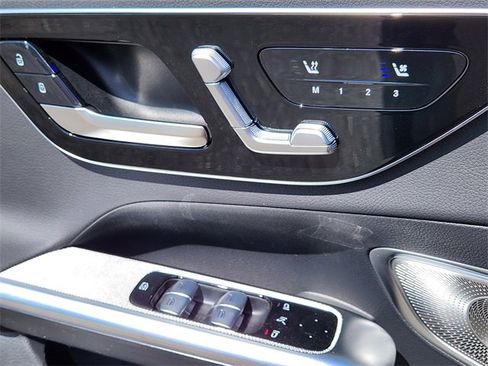 New 2025 Mercedes-Benz GLC 300 4MATIC image 11