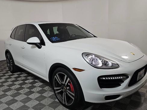 Used 2013 Porsche Cayenne Turbo image 3