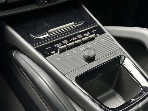 Used 2025 Porsche Cayenne Turbo image 29