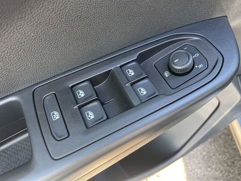 Used 2024 Volkswagen Taos SE image 19