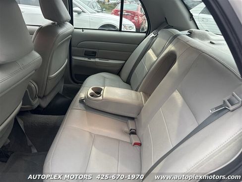 Used 2004 Ford Crown Victoria LX image 12