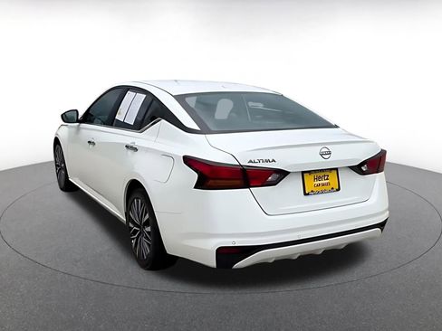 Used 2025 Nissan Altima 2.5 SV FWD image 11