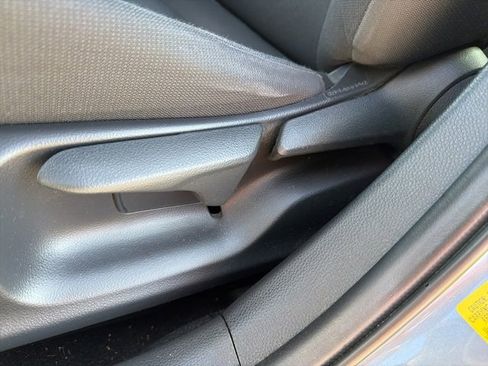 Used 2021 Toyota Corolla LE image 11