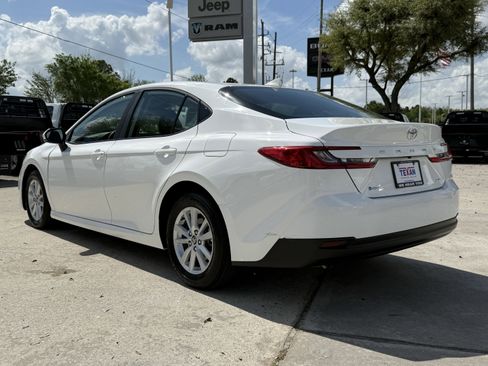 Used 2025 Toyota Camry LE image 7