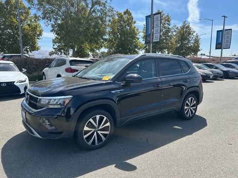 Used 2022 Volkswagen Taos SE FWD image 5