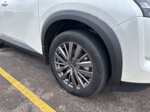 Used 2024 Nissan Pathfinder SL w/ SL Premium Package image 5