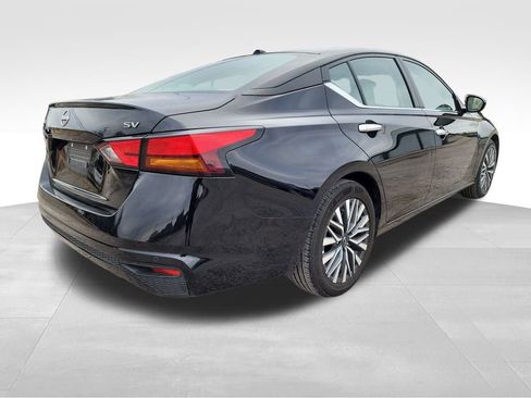 Used 2024 Nissan Altima 2.5 SV image 7