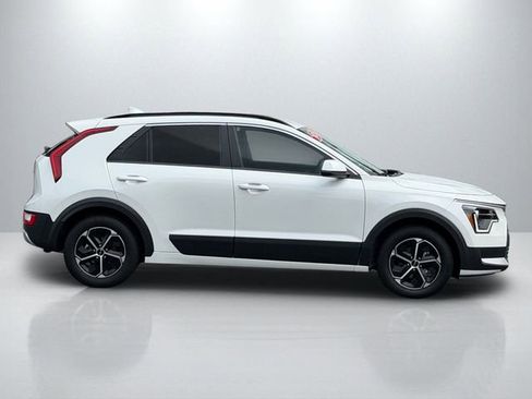 Certified 2025 Kia Niro LX FWD image 8