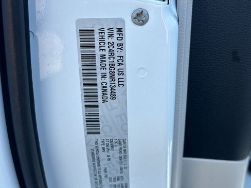 Used 2022 Chrysler Pacifica Touring-L image 29