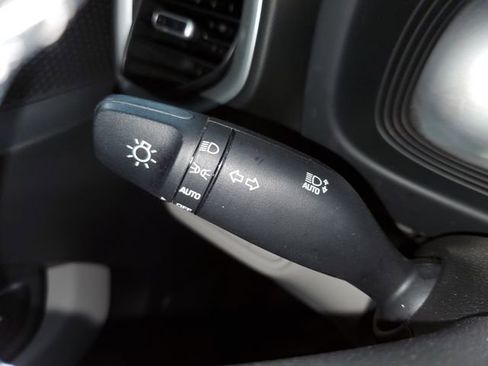 Used 2024 Hyundai Venue SEL image 16