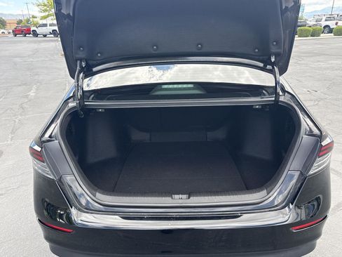 Used 2023 Honda Accord EX image 9