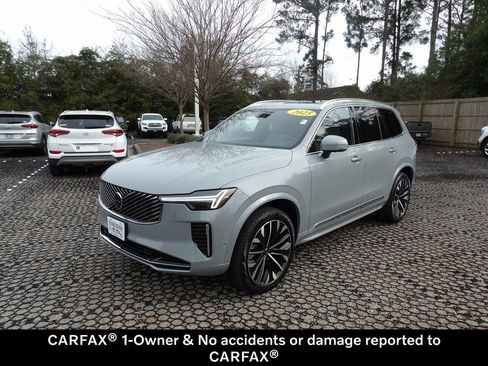 Certified 2025 Volvo XC90 B6 Plus image 4